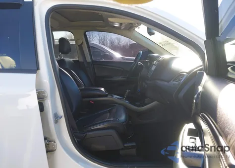 2018 Dodge Journey Crossroad z USA, uszkodzony, nr VIN 3C4PDCGG1JT152669